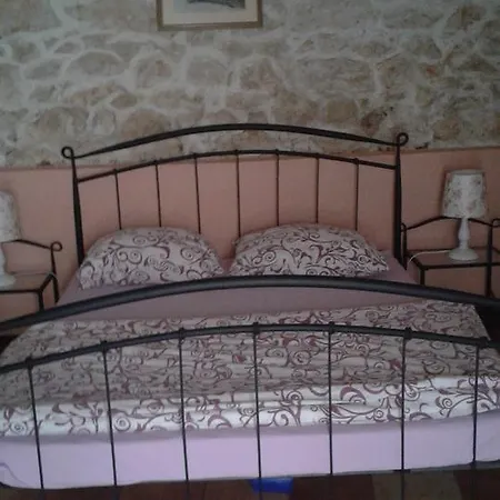 Elda * Petrčane